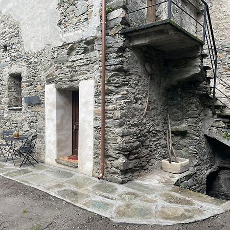 La Torre Colombaia - Monumento Del 1400 Lägenhet Arnad Exteriör bild