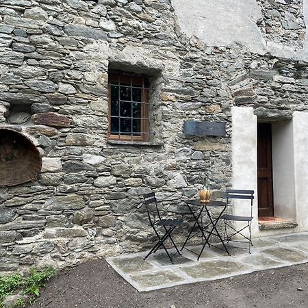 La Torre Colombaia - Monumento Del 1400 Lägenhet Arnad Exteriör bild