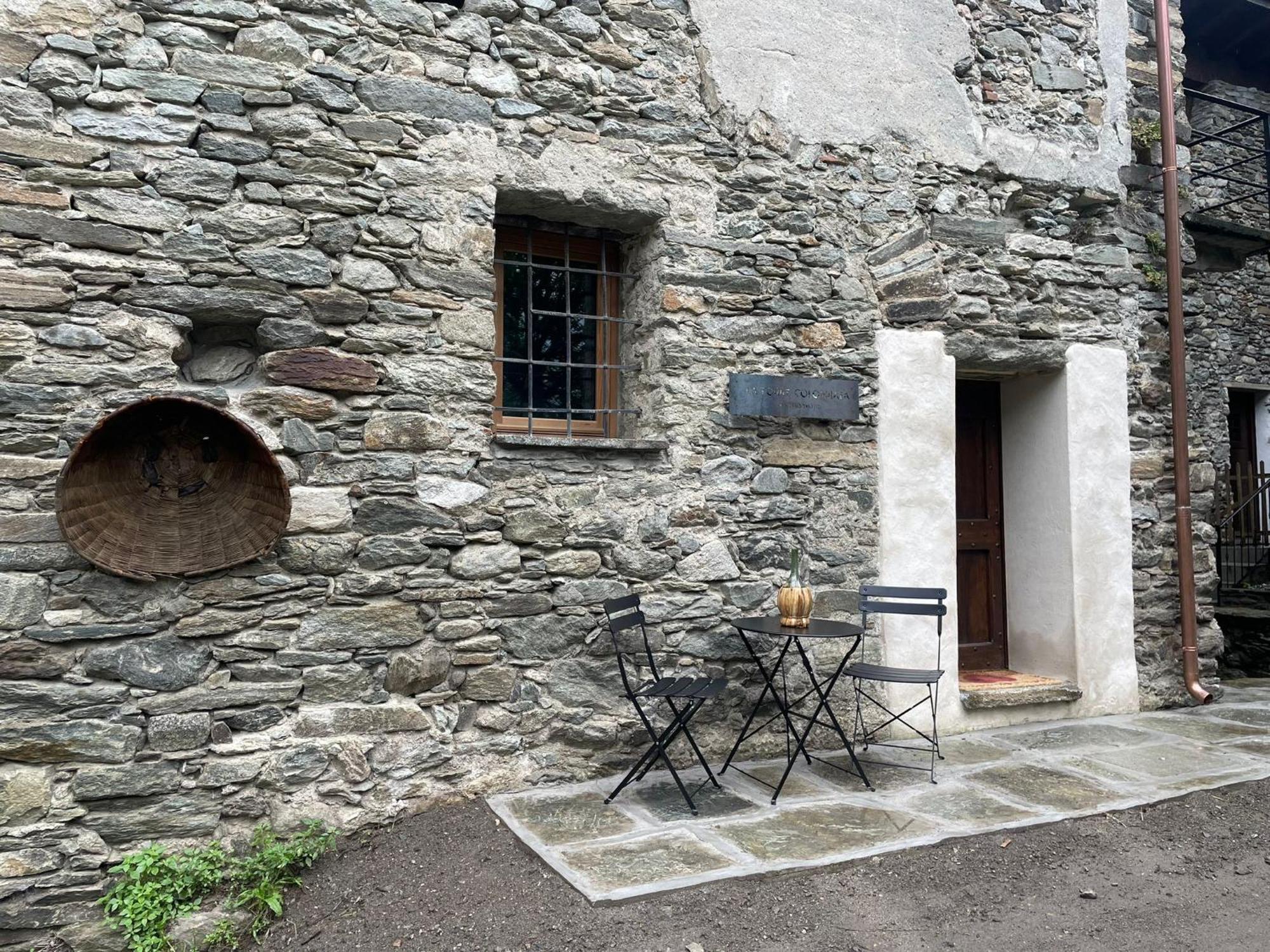 La Torre Colombaia - Monumento Del 1400 Lägenhet Arnad Exteriör bild