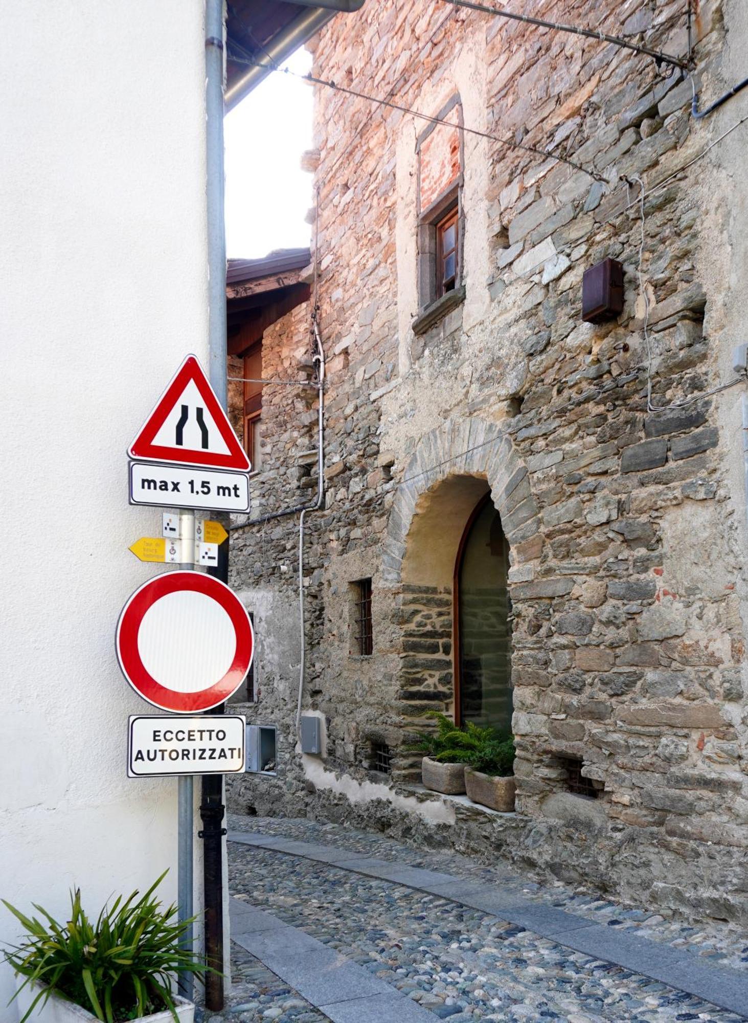 La Torre Colombaia - Monumento Del 1400 Lägenhet Arnad Exteriör bild